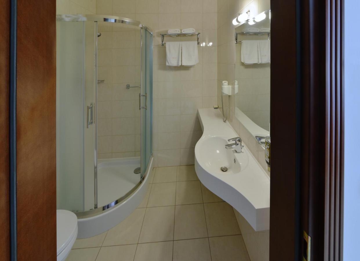 Hotel Ulubiony コストシン エクステリア 写真